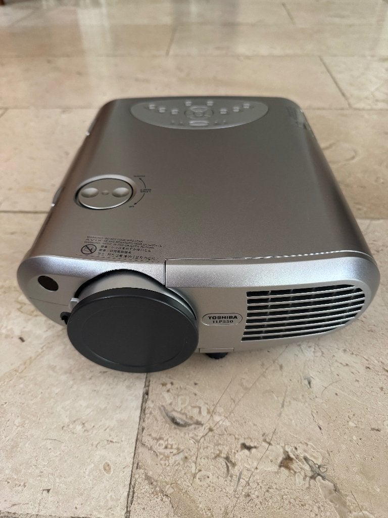 Toshiba TLP-550 Projector, Toshiba, Ophalen of Verzenden, Zo goed als nieuw, DLP