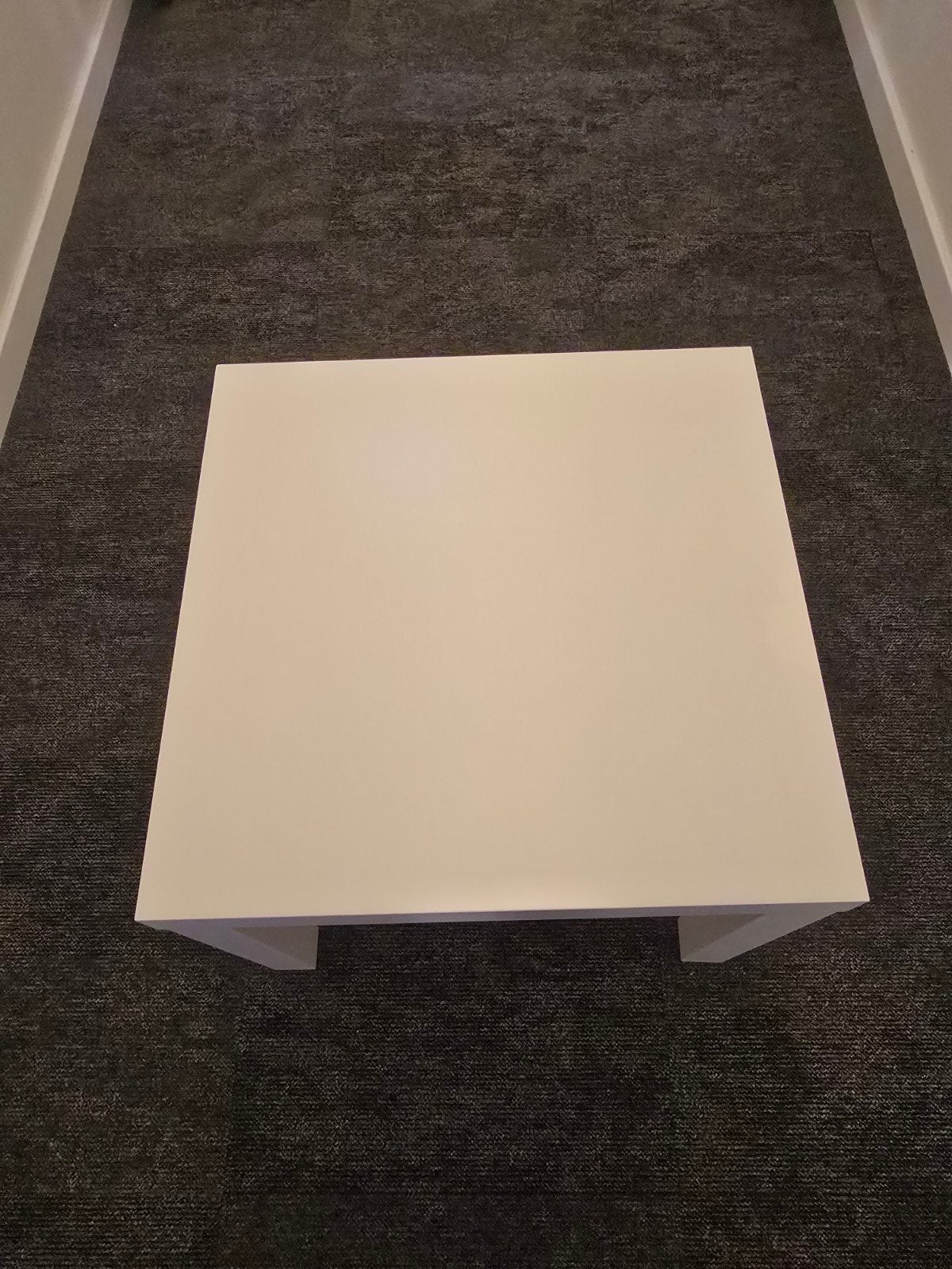 Kleine witte tafel, Huis en Inrichting, Tafels | Bijzettafels, 45 tot 60 cm, Gebruikt, Vierkant, Bijzettafel