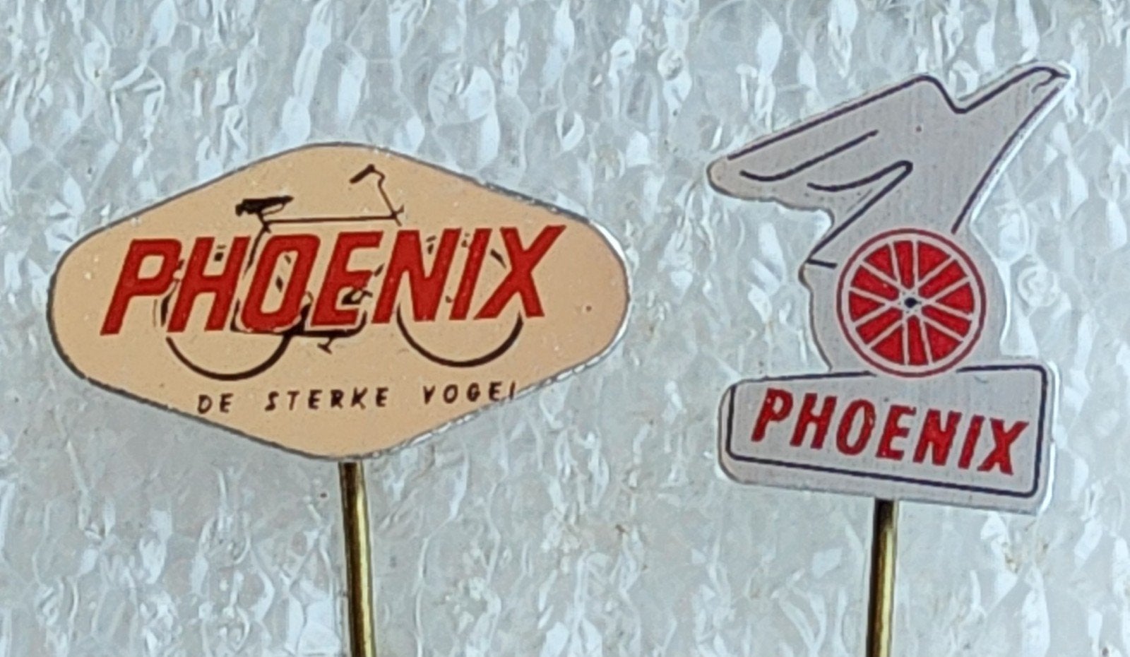 2 Vintage Phoenix Fiets Speldjes - De Sterke Vogel, Ophalen of Verzenden, Gebruikt, Overige onderwerpen, Speldje of Pin