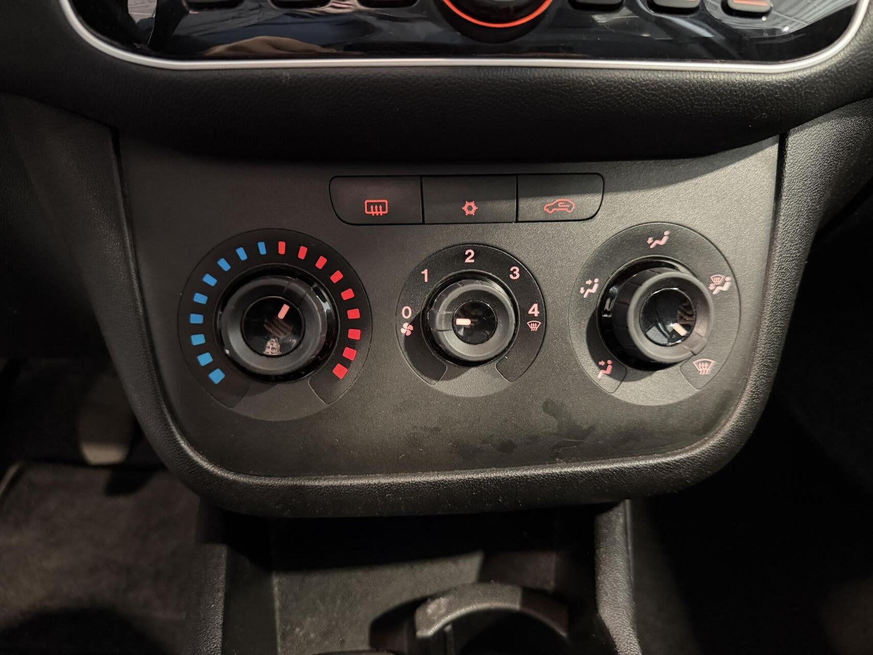 Fiat Punto Evo 0.9 TwinAir Lounge, Auto's, Voorwielaandrijving, Gebruikt, Euro 6, Origineel Nederlands