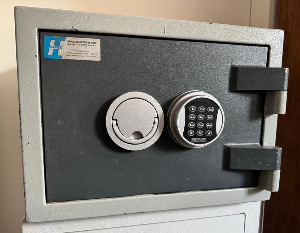 Zeer degelijke kluis brandkast met veilig codeslot, Huis en Inrichting, Brandblussers en Brandkasten, Ophalen, Zo goed als nieuw