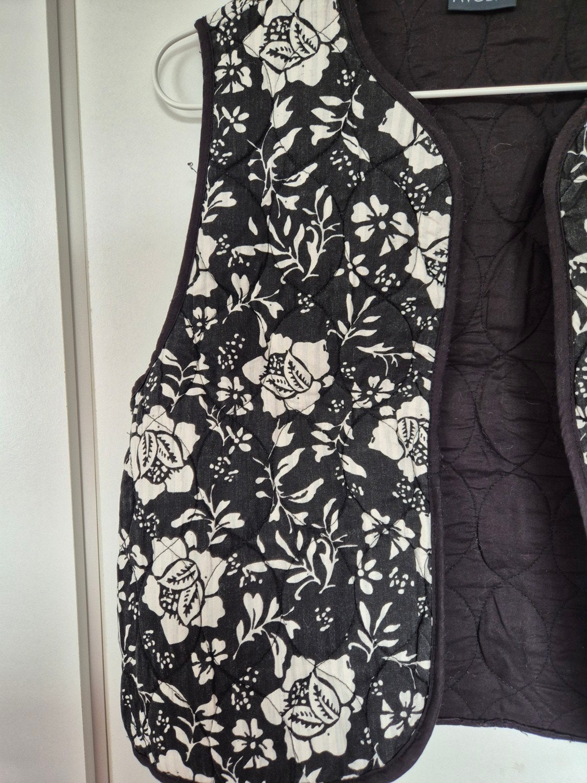 Gilet Nieuw, Ophalen of Verzenden, Zo goed als nieuw, Maat 38/40 (M), Zwart
