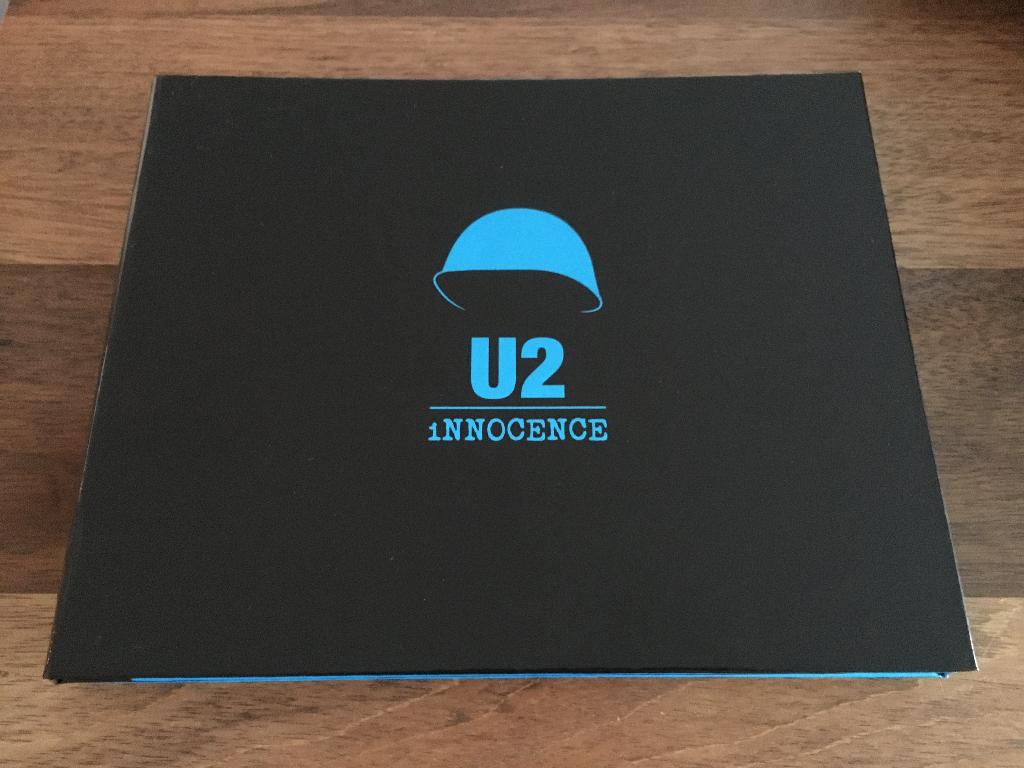 U2 VIP Tourboek eXPERIENCE+iNNOCENCE 2018 GENUMMERD ZGAN, Ophalen of Verzenden, Zo goed als nieuw, Artiest