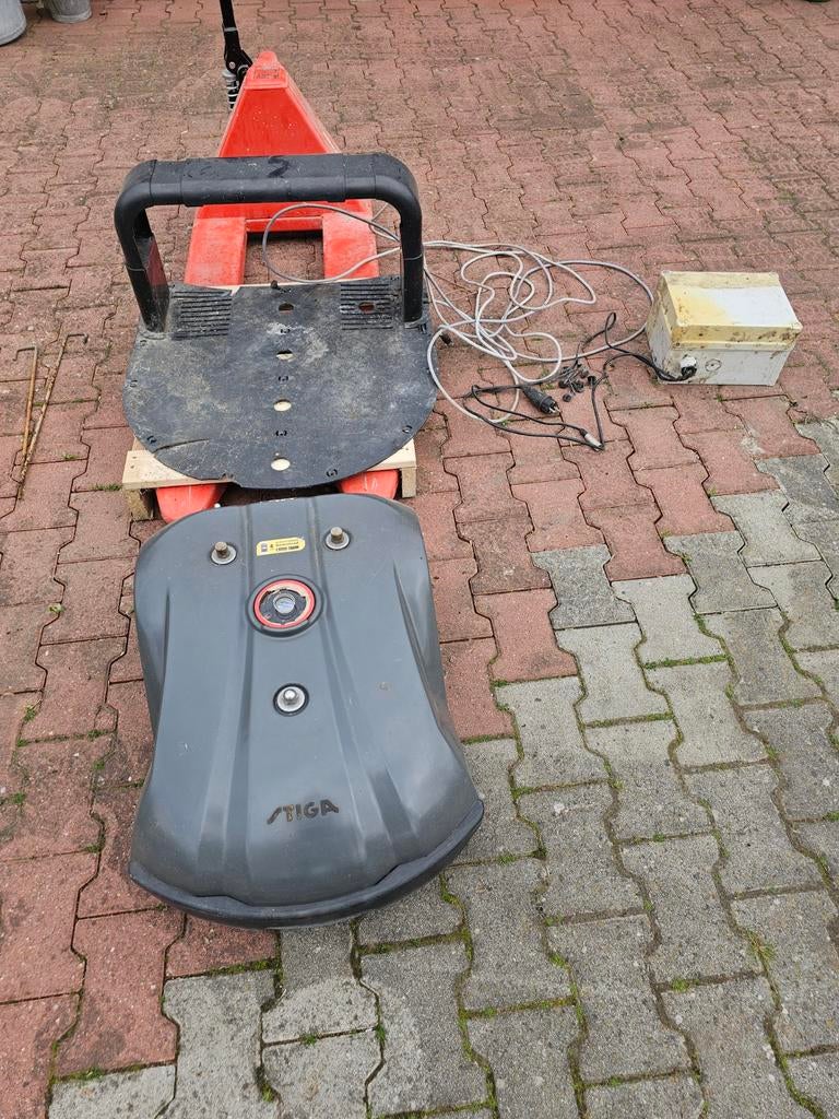 Stiga robotmaaier uit 2017 - Werkend uit de tuin gehaald, Tuin en Terras, Robotmaaiers, Ophalen of Verzenden