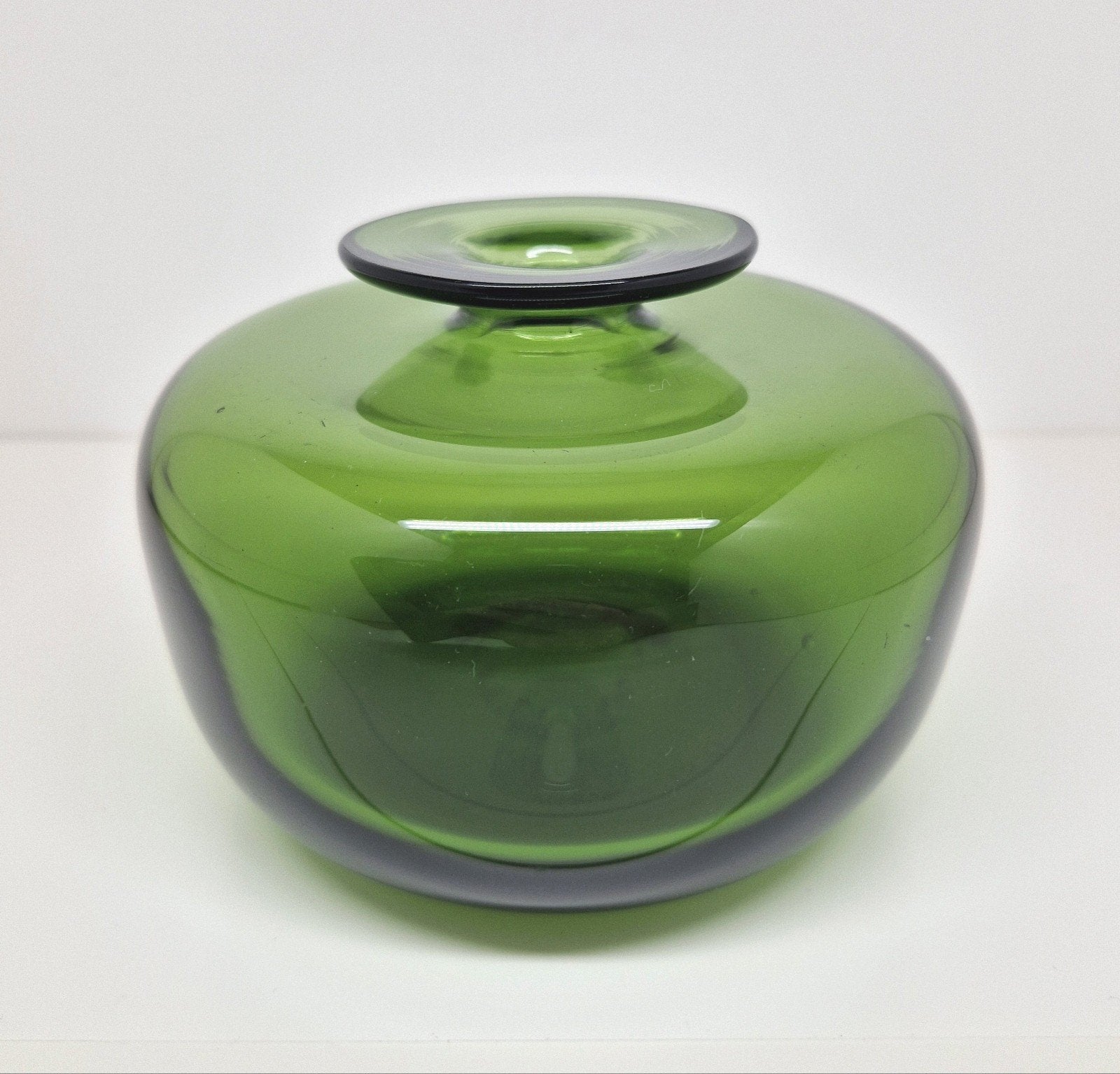 Groene vaas Claude Morin Dieulefit, Frankrijk 1980., Glas, Vaas, 9 cm, Ophalen of Verzenden