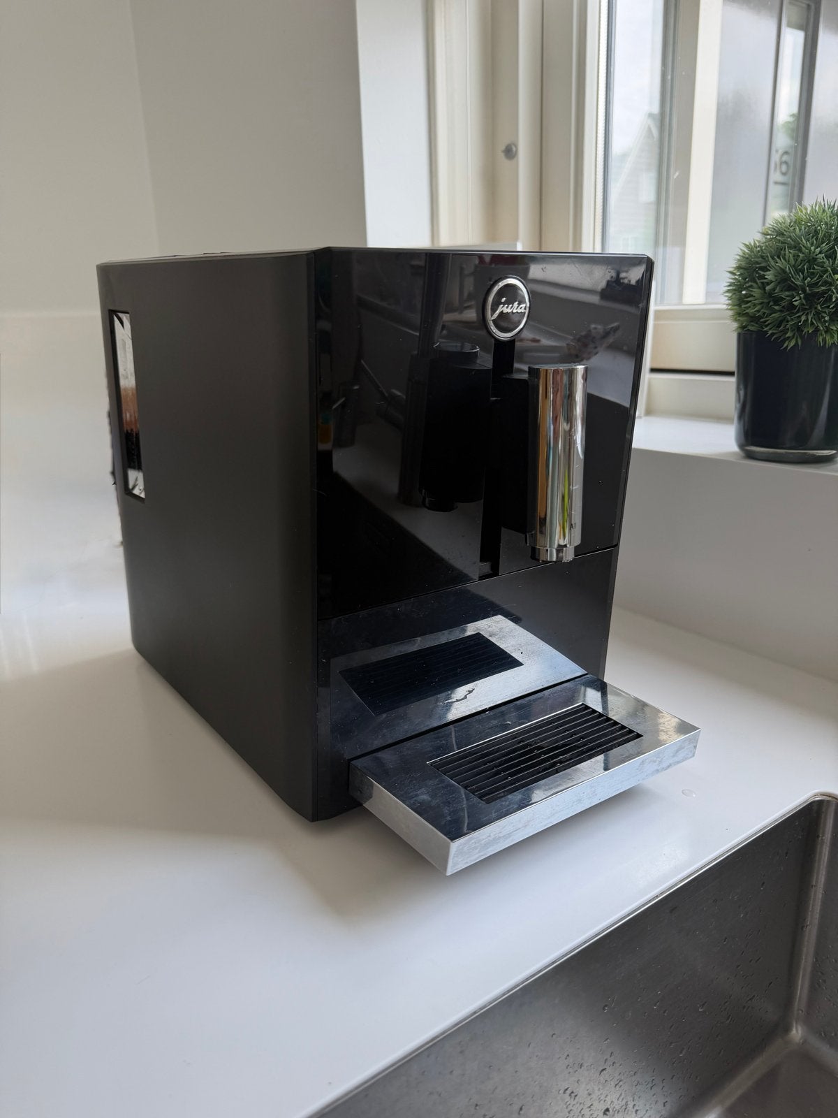 Jura A1 Volautomaat Koffiemachine - Zwart, Witgoed en Apparatuur, Koffiezetapparaten, Ophalen, Afneembaar waterreservoir, Gebruikt