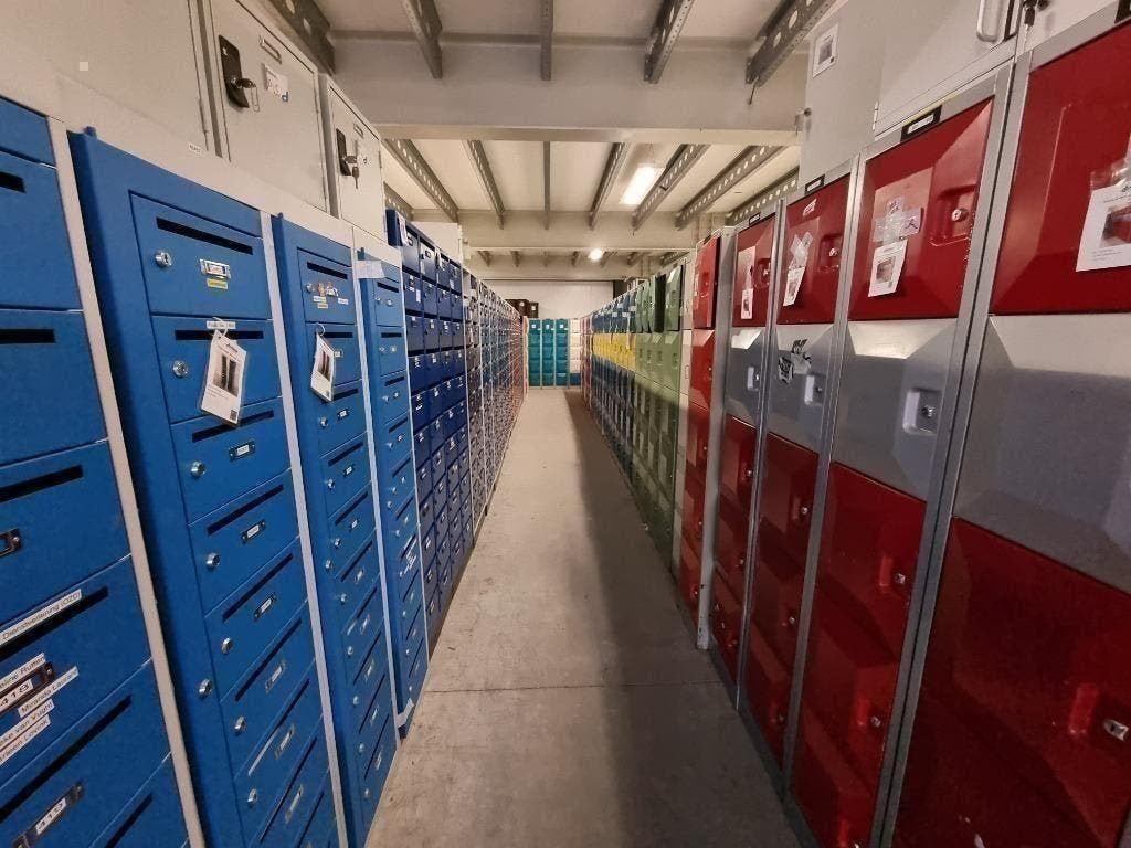 ruime keuze lockers kluisjes schoolkluisjes garderobekasten, Ophalen, Gebruikt, 25 tot 50 cm