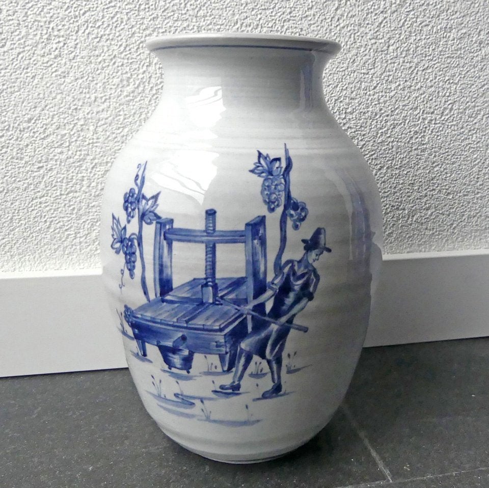 Sphinx Maastricht vintage vaas wijnbouw druivenpers blauw, Gebruikt, Blauw, 25 cm, Ophalen of Verzenden