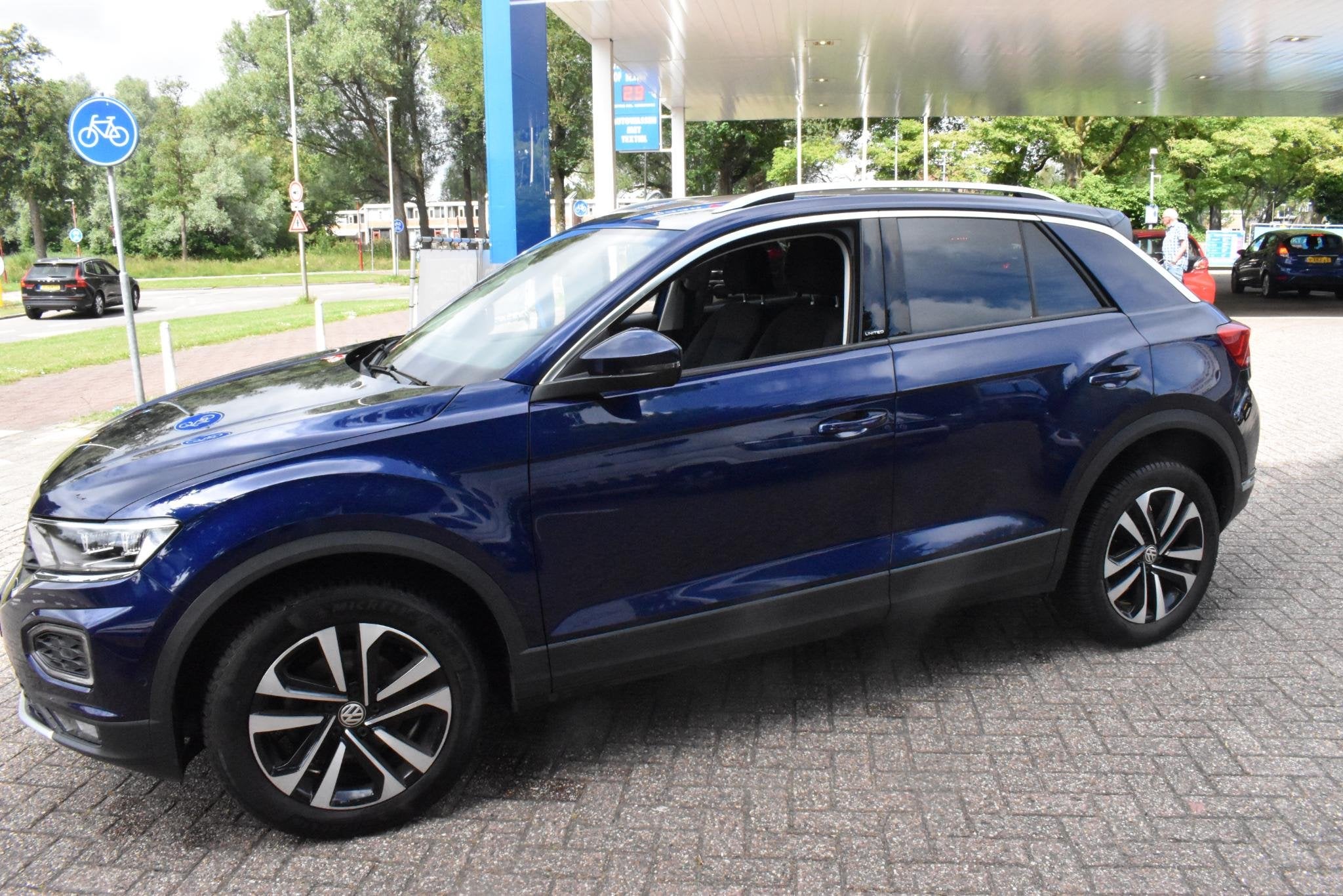 Volkswagen T-Roc 1.0 TSI Style Business 100% Dealer onderhou, Auto's, Volkswagen, Voorwielaandrijving, Stof, Gebruikt, Blauw