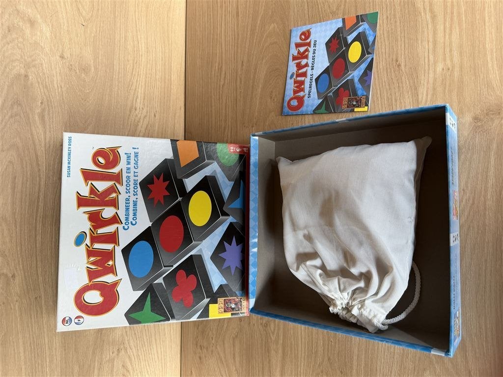 Qwirkle - 999 games - S7172, Hobby en Vrije tijd, Gezelschapsspellen | Bordspellen, Ophalen of Verzenden, Zo goed als nieuw