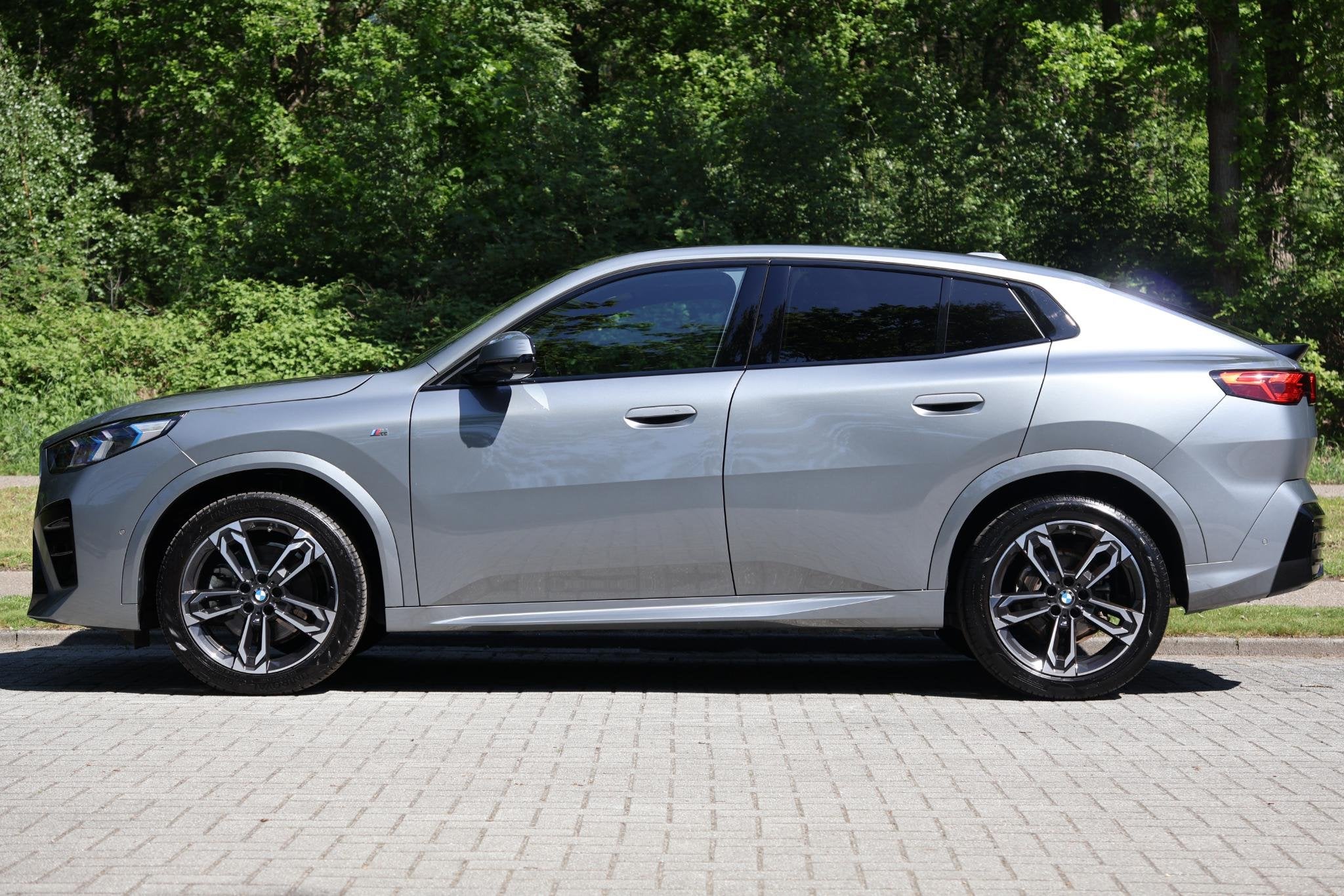 BMW X2 sDrive20i Launch Edition M-Sport | Pano | HUD | Harma, Auto's, BMW, X2, Euro 6, Automatische klimaatregeling, 1545 kg