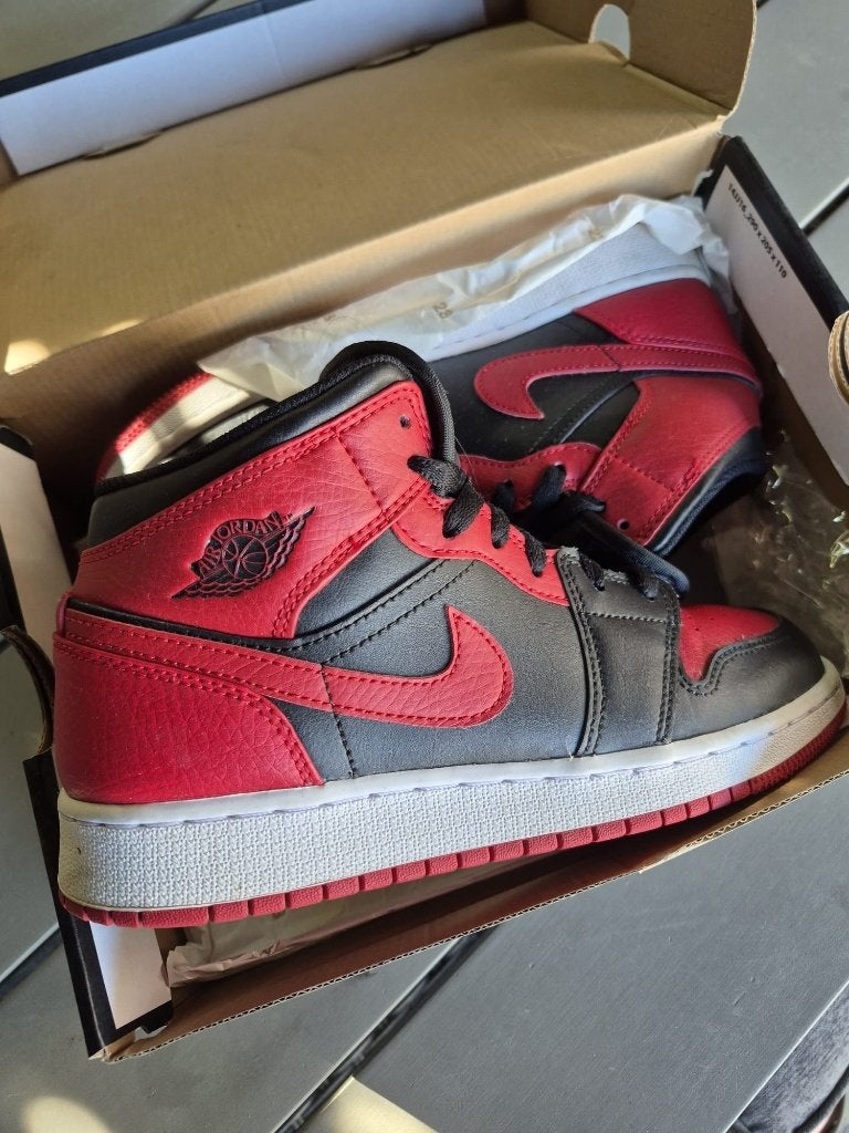 Nike Air Jordan 1 Mid GS maat 38,5 Black/Gym Red/White, Kleding | Heren, Overige kleuren, Nike, Ophalen of Verzenden, Sneakers of Gympen