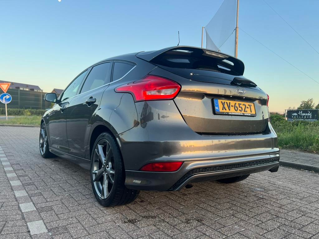 Ford Focus 1.0 Ecoboost 92KW 5D 2015 Grijs ST LI ONDERHOUDEN, Auto's, Ford, 125 pk, Euro 6, 1200 kg, Particulier