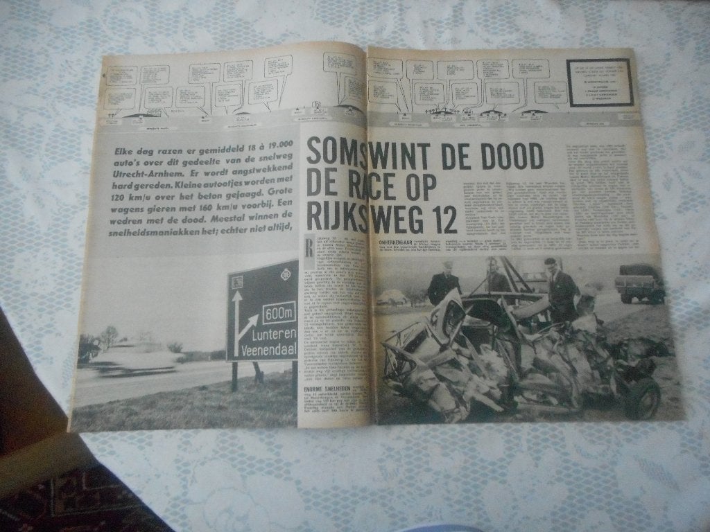Rijksweg 12. Utrecht - Arnhem. De dood. 1962., Ophalen of Verzenden, 1960 tot 1980, Nederland, Knipsel(s)