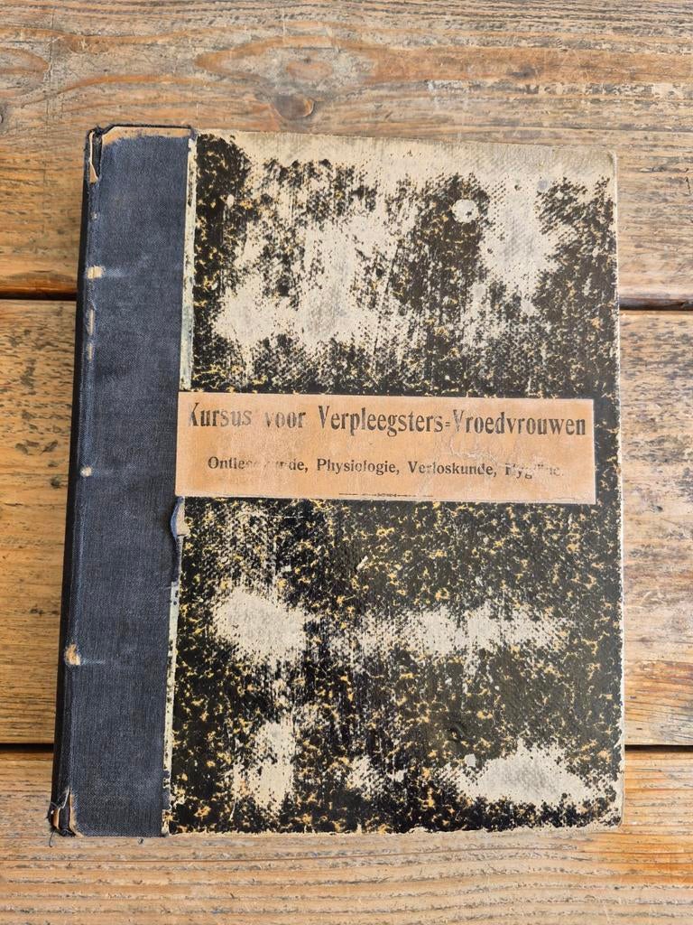 Oud Medisch Boek: Cursus Verpleegsters-Vroedvrouwen, Beta, Overige niveaus, Ophalen, Onbekend