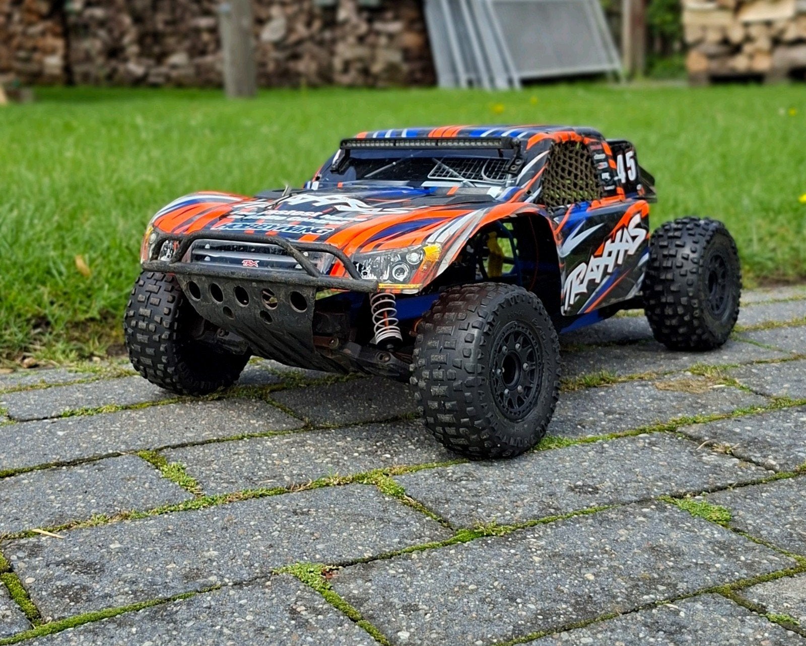 Traxxas Slash 2wd met veel upgrades lipo's en lader, Auto offroad, Nieuw, Schaal 1:10, RTR (Ready to Run)