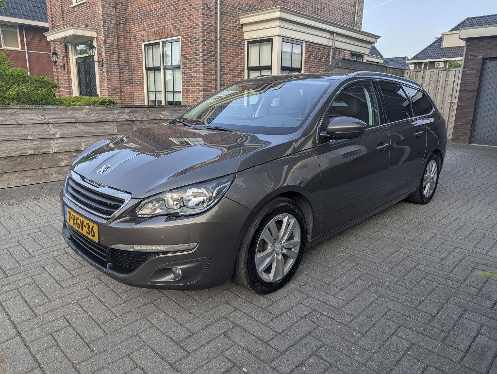 Peugeot 308 SW 1.6 BlueHDI Blue Lease Executive | Bruin leer, Auto's, Peugeot, Voorwielaandrijving, 4 cilinders, Bruin, Navigatiesysteem