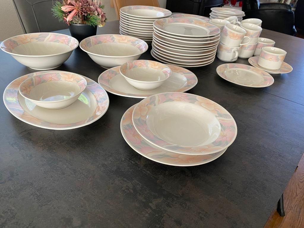 Servies 12 persoons, Huis en Inrichting, Keuken | Servies, Ophalen of Verzenden, Porselein, Overige stijlen