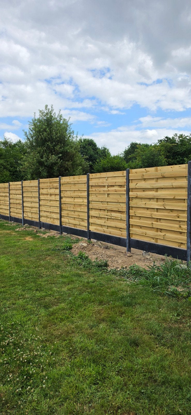 Schuttingen+betonpalen+betonlatei, Ophalen, Nieuw, Hout