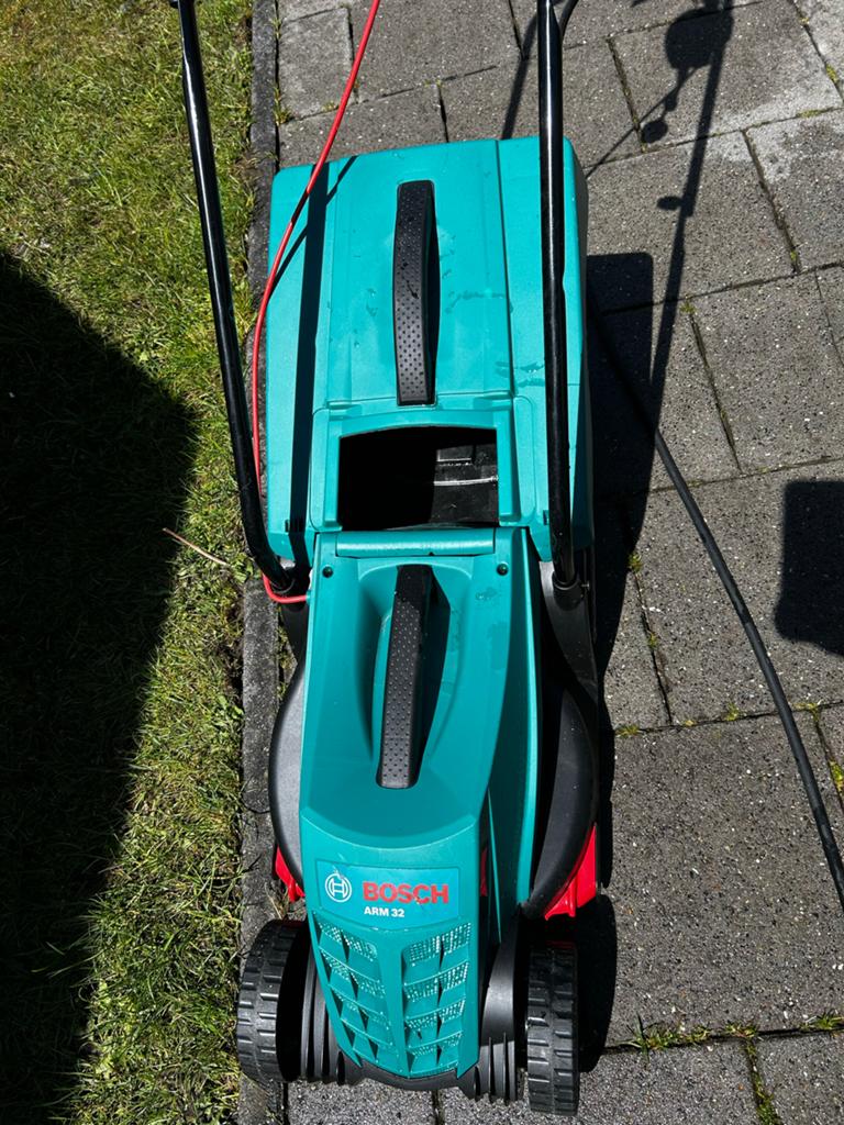 Bosch ARM 32 Grasmaaier - 1200W - 32cm maaibreedte, Ophalen, Cirkelmaaier, Gebruikt, Elektrische grasmaaier