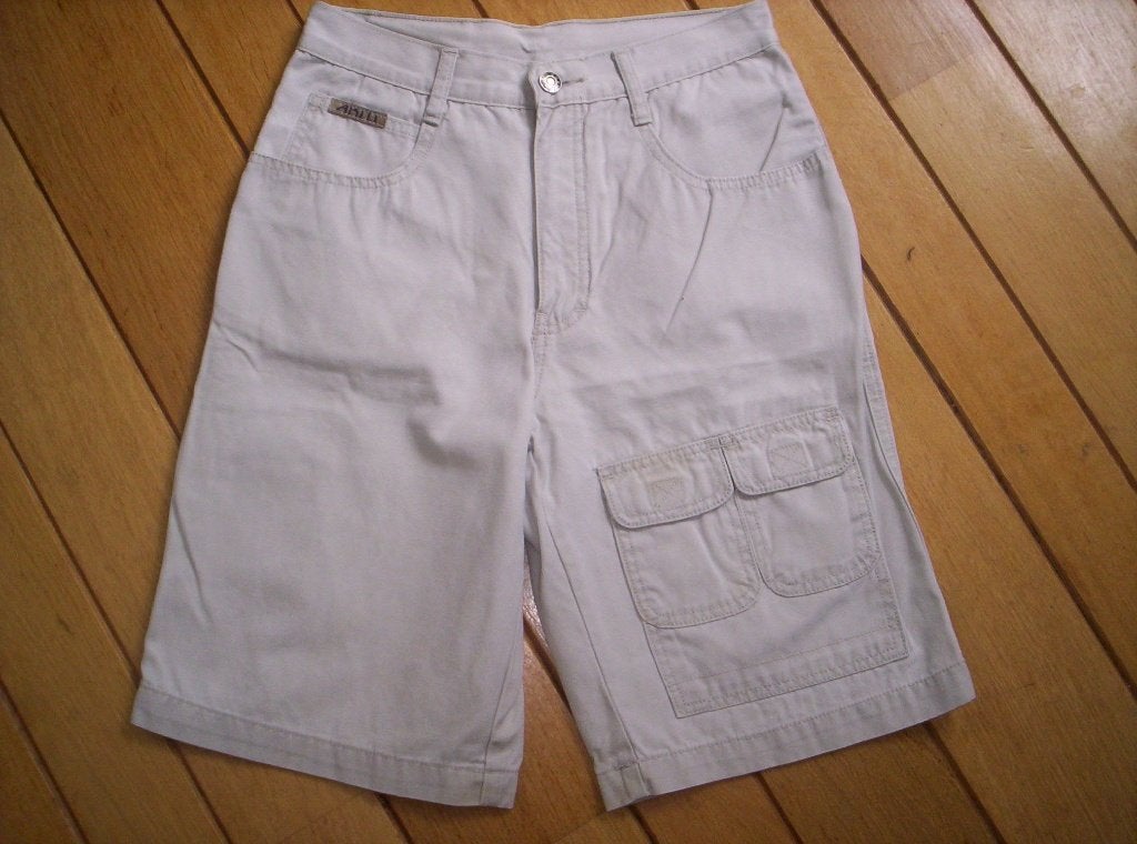 AKMO  bermuda kit beige maat 170, Broek, Akmo Jeans, Ophalen of Verzenden, Zo goed als nieuw