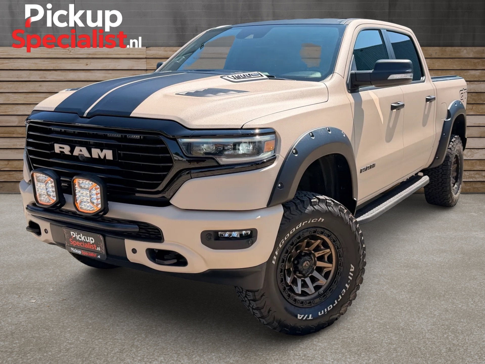 Dodge RAM 1500 5.7 V8 4x4 Crew Cab ,TAUPE , VERHOOGD , GT ,, Auto's, Automaat, Dealer onderhouden, Bedrijf, RAM 1500