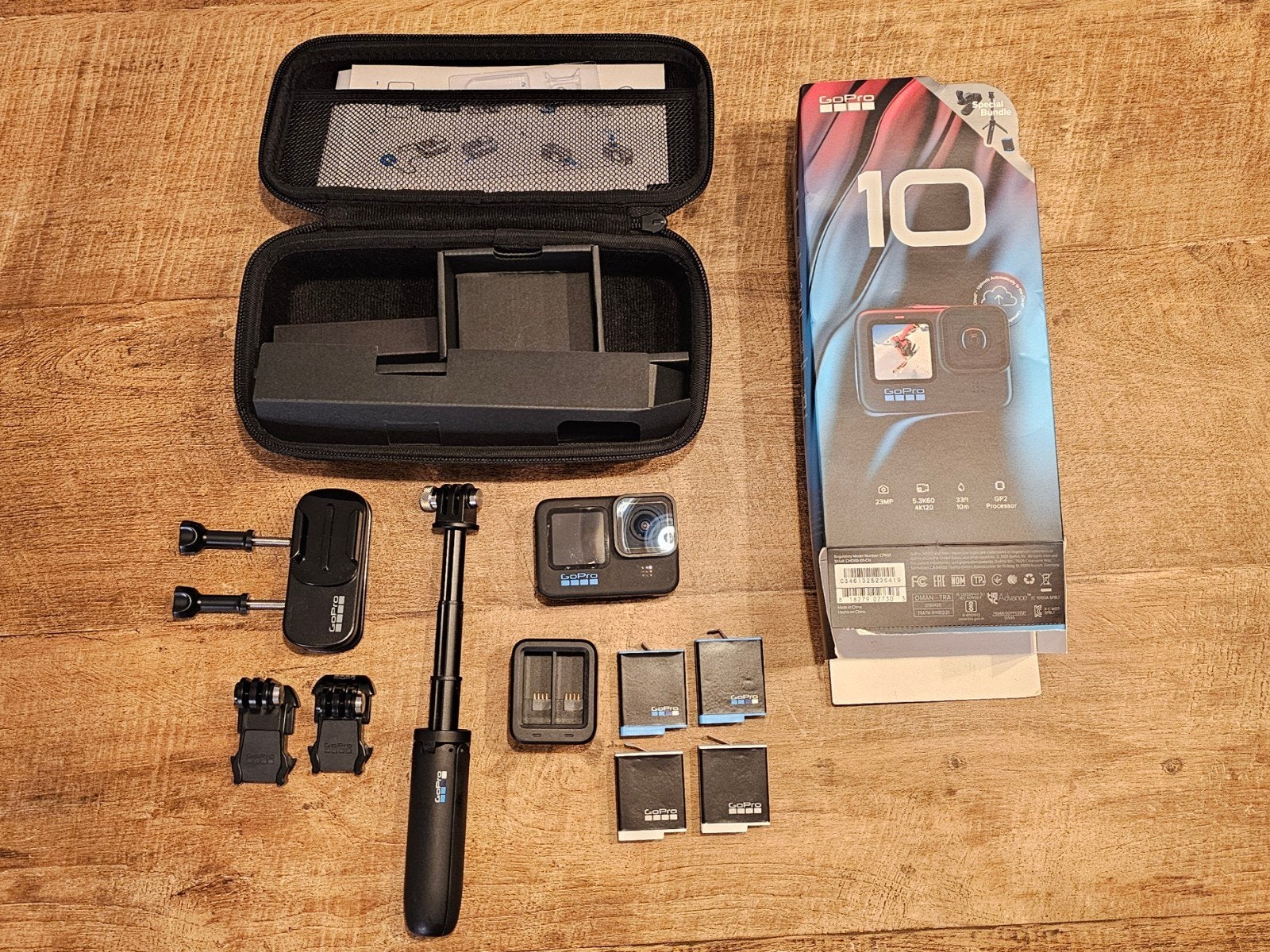 GoPro HERO10 Black – complete set met 4 accu’s & accessoires, Audio, Tv en Foto, Actiecamera's, Ophalen of Verzenden, Zo goed als nieuw