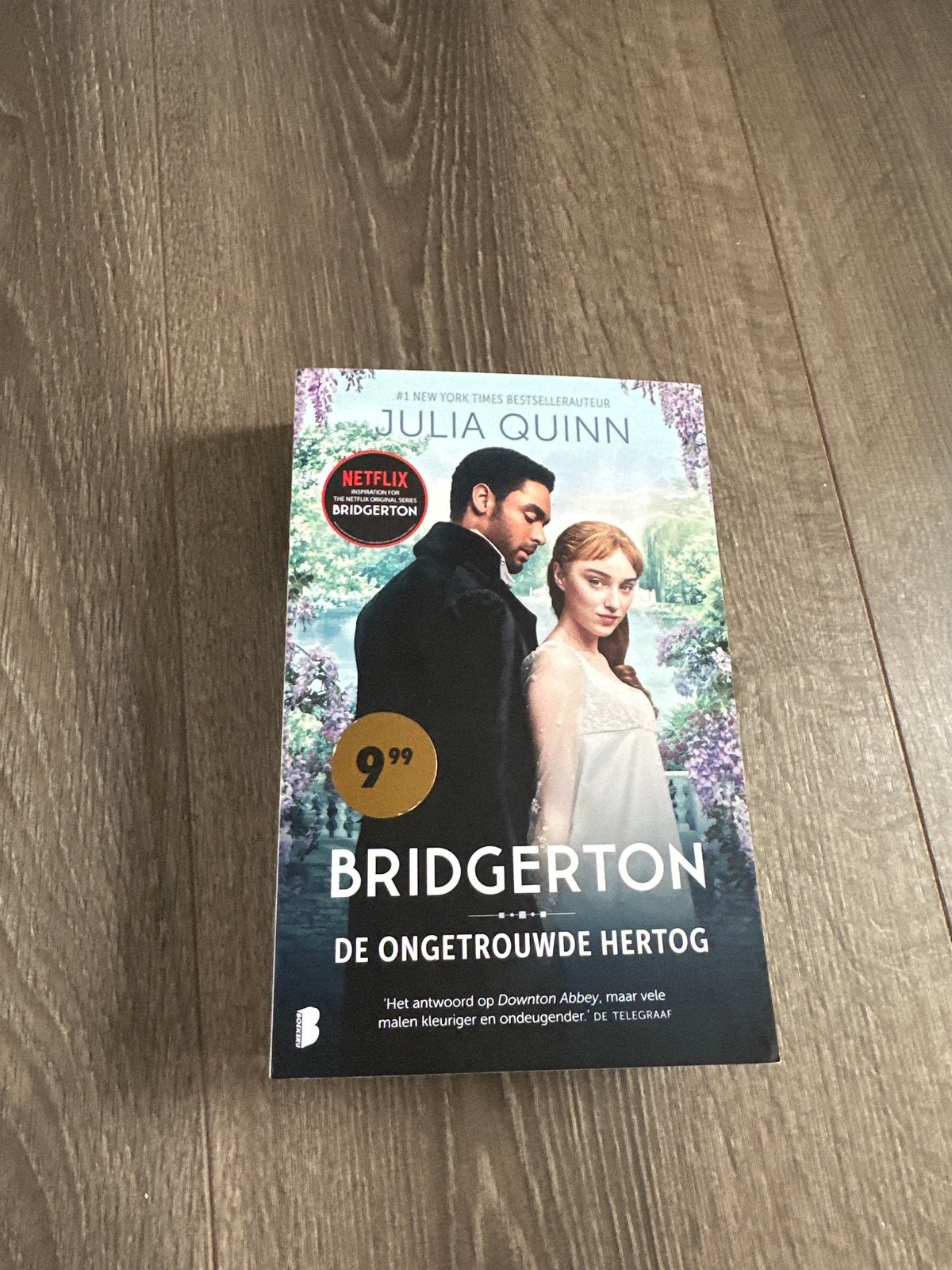 Bridgerton: De ongetrouwde hertog - Julia Quinn, Ophalen of Verzenden, Zo goed als nieuw, Nederland