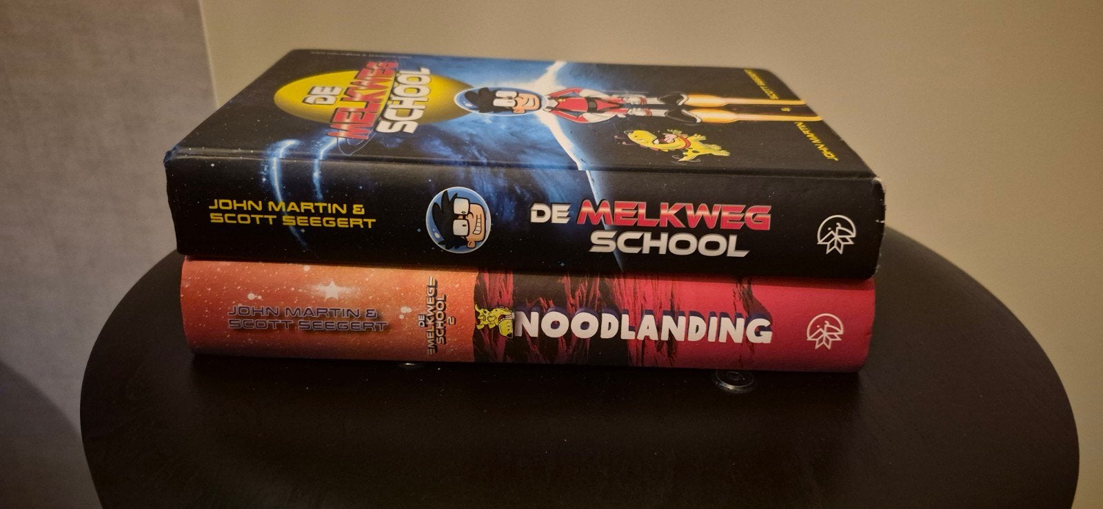 De Melkweg School & Noodlanding - John Martin Scott Seegert, Ophalen of Verzenden, Gelezen, John Martin & Scott Seegert, Fictie algemeen