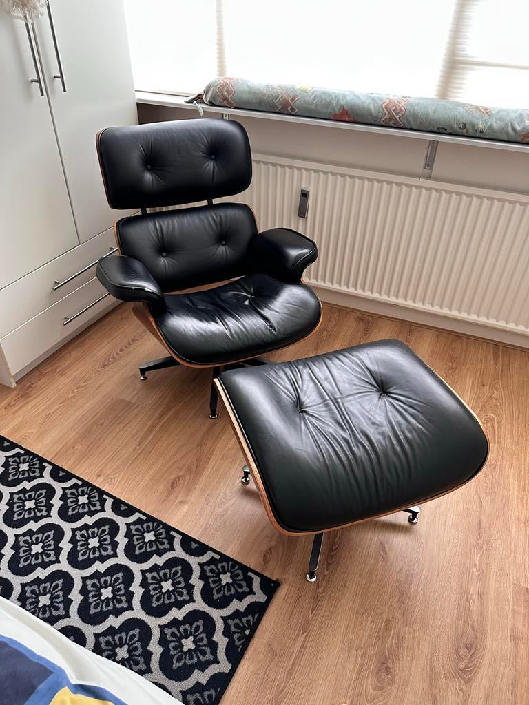Eames lounge chair met ottoman (replica) zwart leer, Huis en Inrichting, Fauteuils, Ophalen, Gebruikt, Leer, 75 tot 100 cm