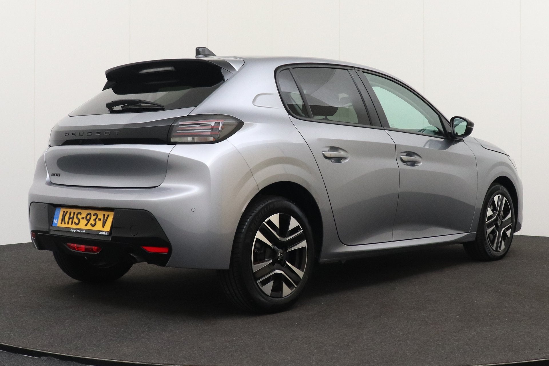 Peugeot 208 1.2T 101 PK Allure Carplay Navi 16'LMV Privacy g, Voorwielaandrijving, 101 pk, Gebruikt, Leder en Stof
