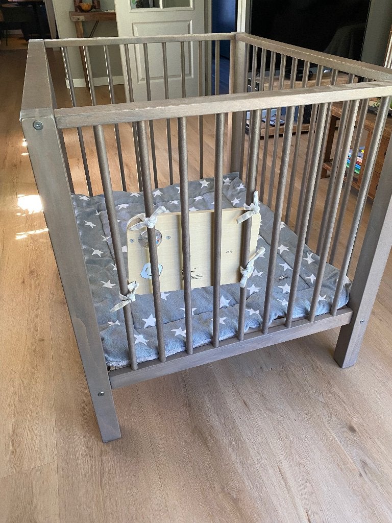 Kinderbox, taupe kleur, met kleed, Ophalen, Gebruikt, Rechthoekig, In hoogte verstelbaar