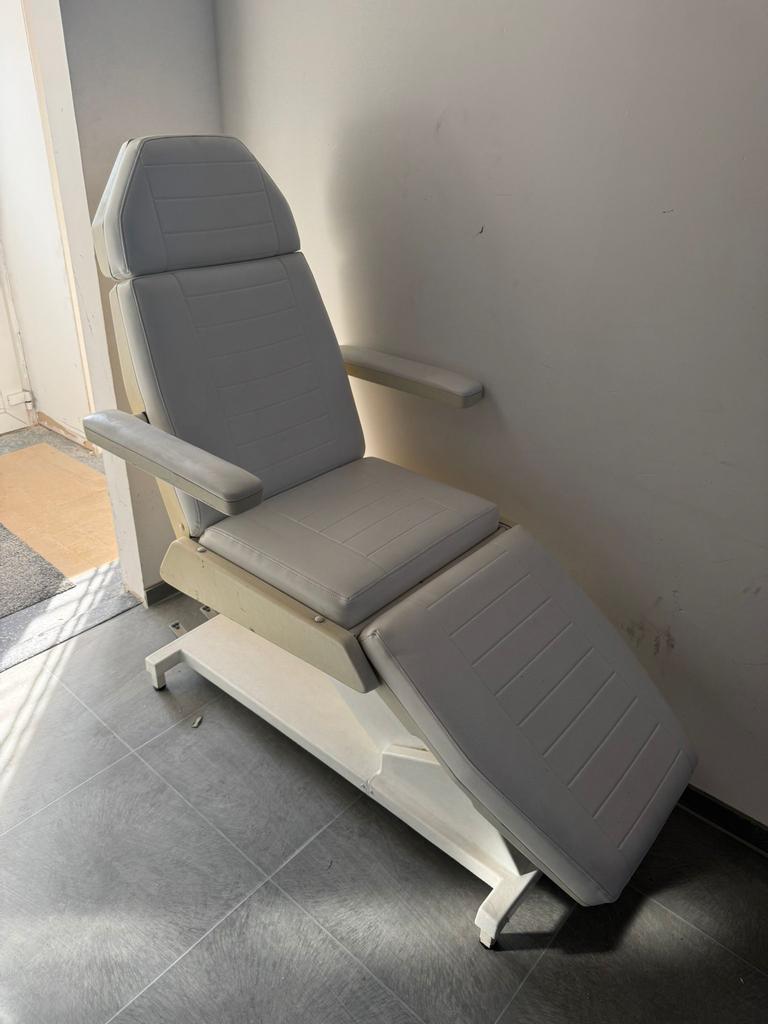 Behandelstoel , gebruikerssporen aanwezig, Sport en Fitness, Massageproducten, Ophalen of Verzenden, Gebruikt