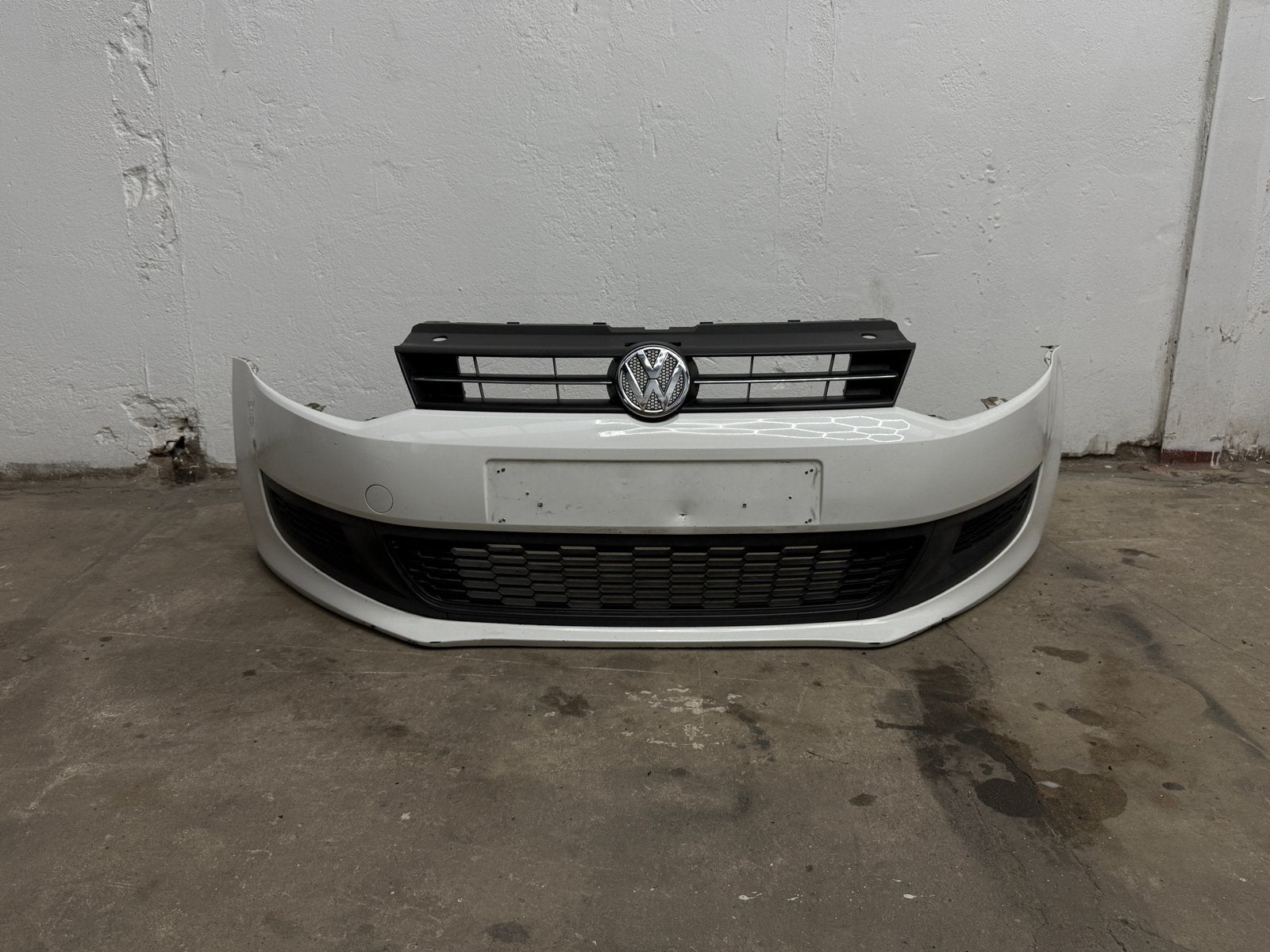 Volkswagen Polo Voorbumper Wit met Grill - Scherpe Prijs!, Gebruikt, Ophalen of Verzenden, Bumper, Volkswagen