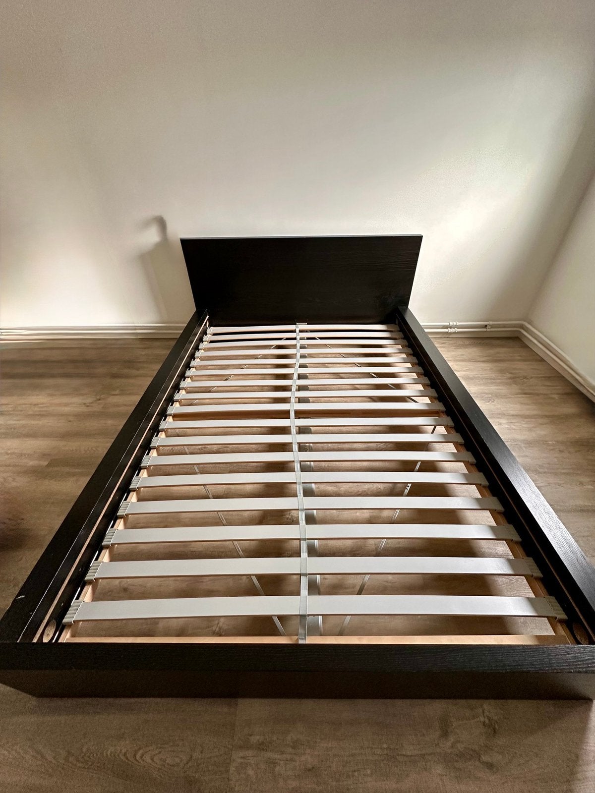 Gratis IKEA MALM bedframe 140x200 cm – Zwart, Ophalen, Gebruikt, Zwart, Tweepersoons