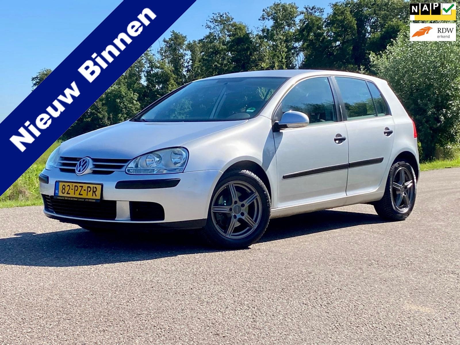 Volkswagen Golf 1.4 Trendline 5DRS Airco Nieuwe APK 75pk Goe, Auto's, Voorwielaandrijving, Gebruikt, Zwart, 4 cilinders