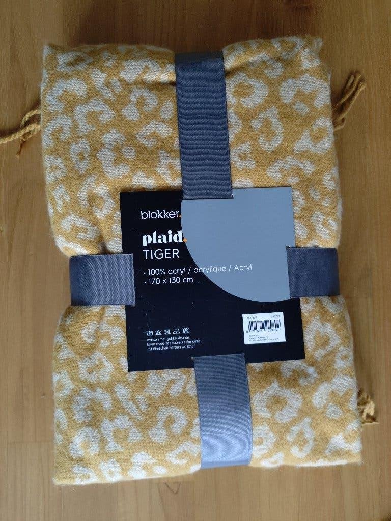 Te koop nieuwe okerkleurige Blokker plaid 170x130 100% acryl, Ophalen of Verzenden, Zo goed als nieuw