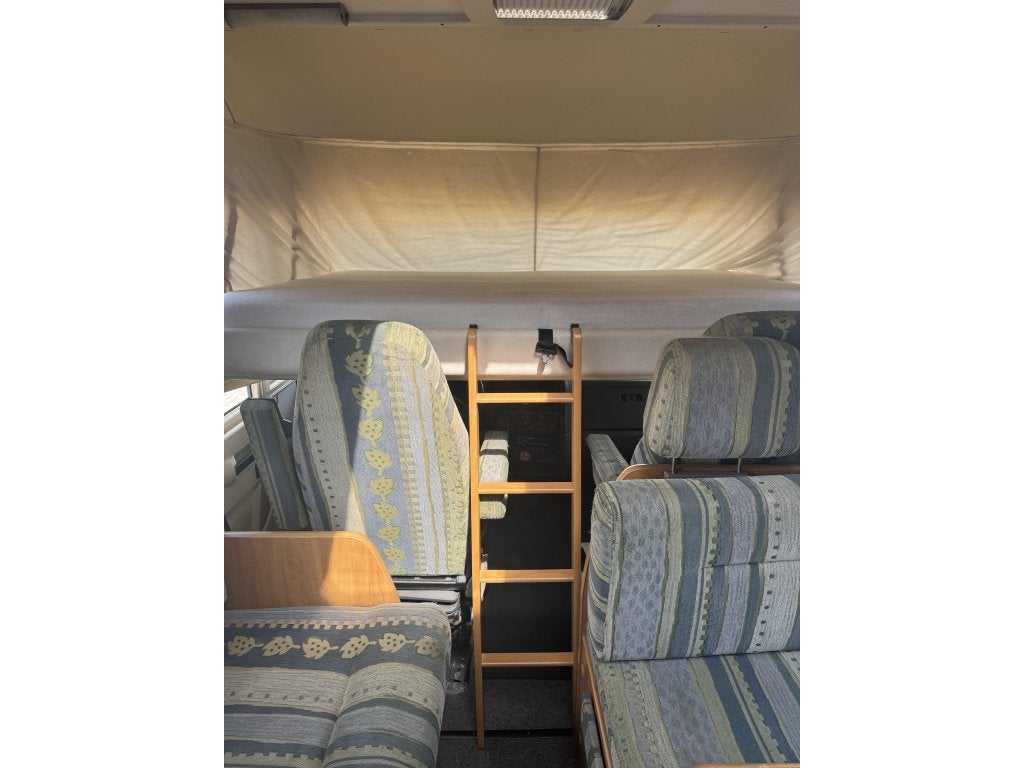 Foto 10 van Hymer B544 Kleine compacte intergaal camper voor 5 personen