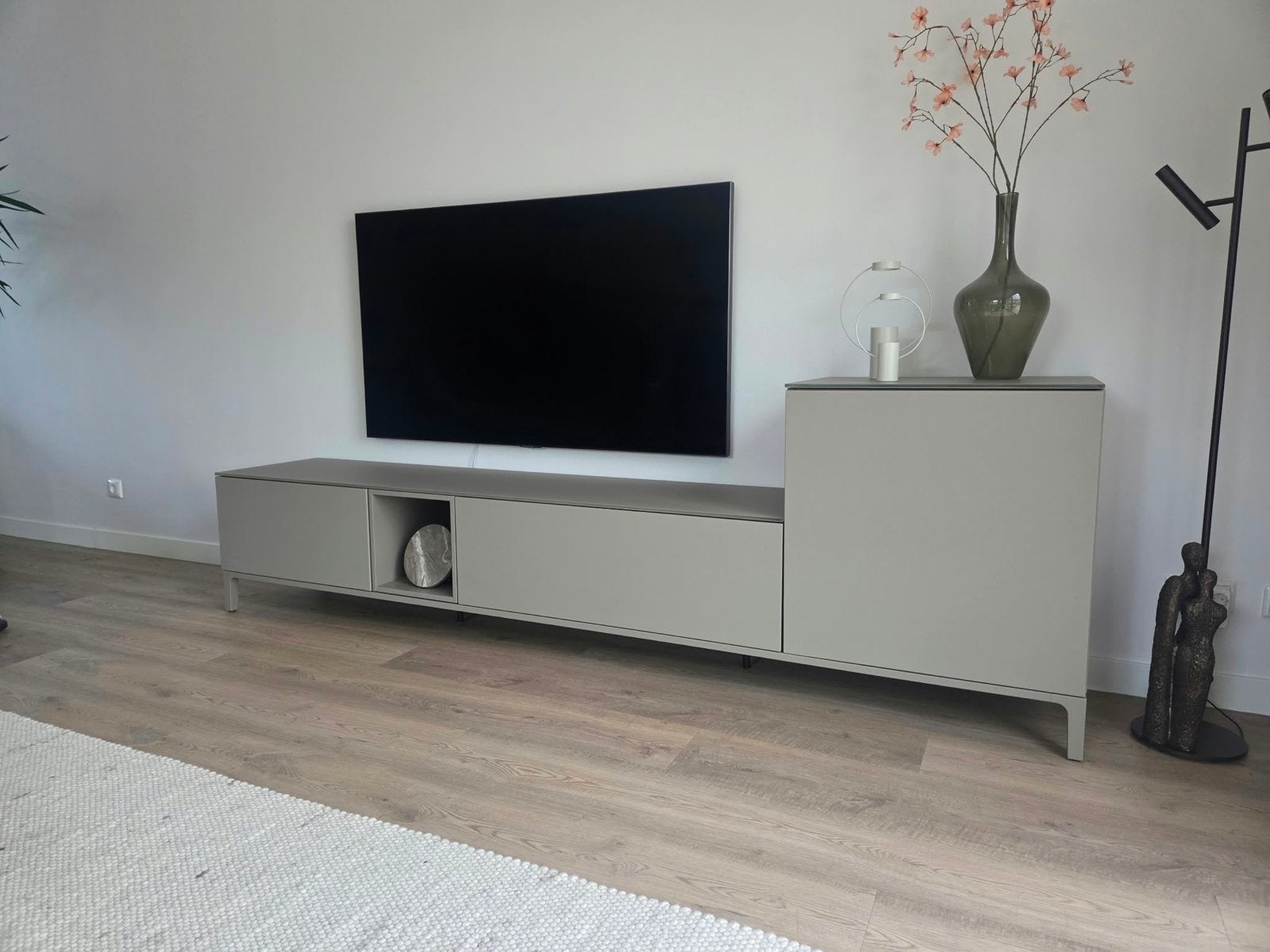 LUXE DESIGN TV- /WANDMEUBEL–Greige- EIJERKAMP, Overige materialen, 100 tot 150 cm, Ophalen of Verzenden, Zo goed als nieuw