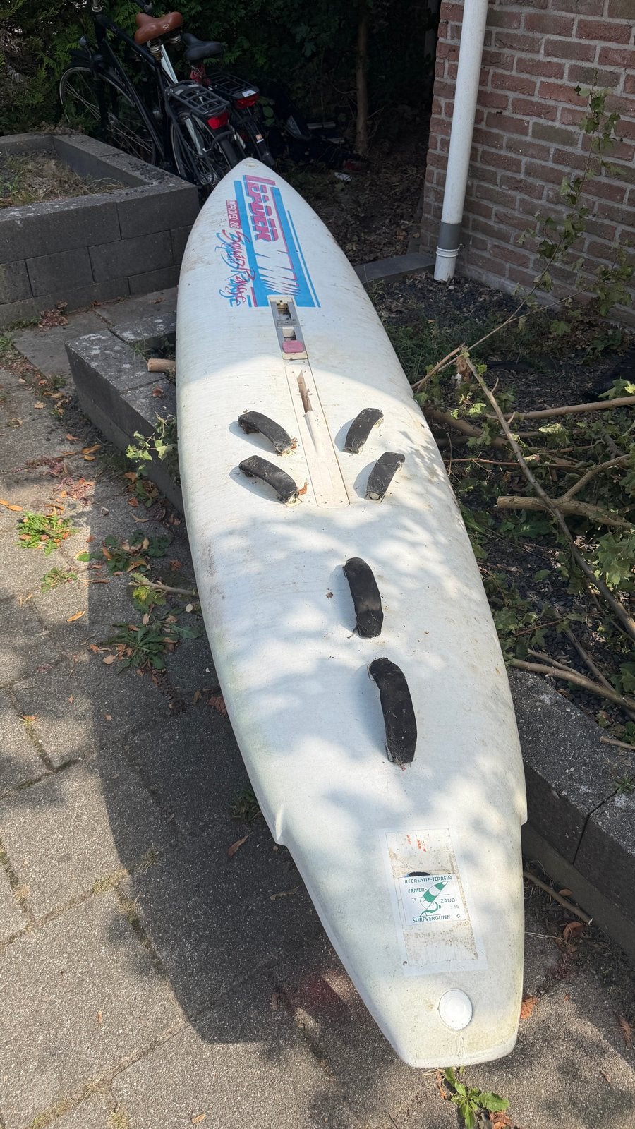 Complete windsurfset: plank, zeil, giek, mast en voet, Watersport en Boten, Ophalen, Gebruikt, Met giek, 6.5 m² tot 8 m²