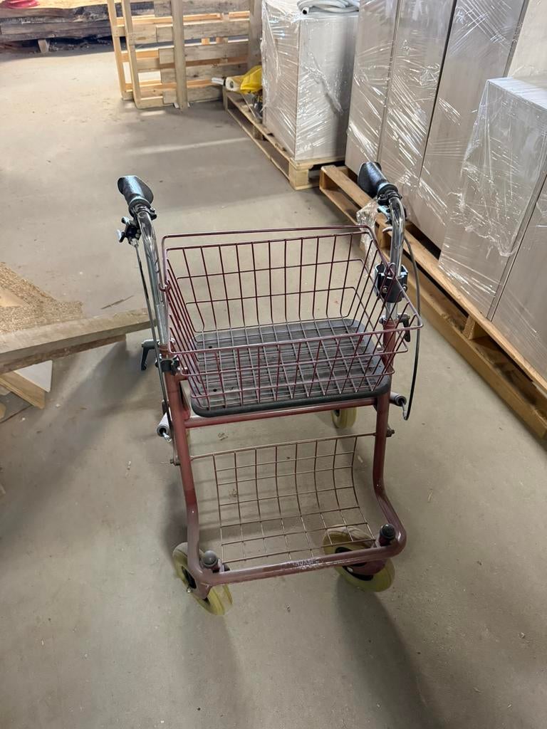 Rollator met boodschappenmand – stevig en compleet, Diversen, Rollators, Zo goed als nieuw, Ophalen of Verzenden
