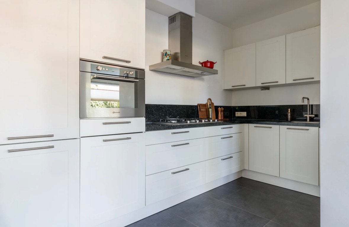 Complete keuken incl. inbouwapparatuur (Bauknecht/AEG), Ophalen, Gebruikt, Wit, Hoekkeuken