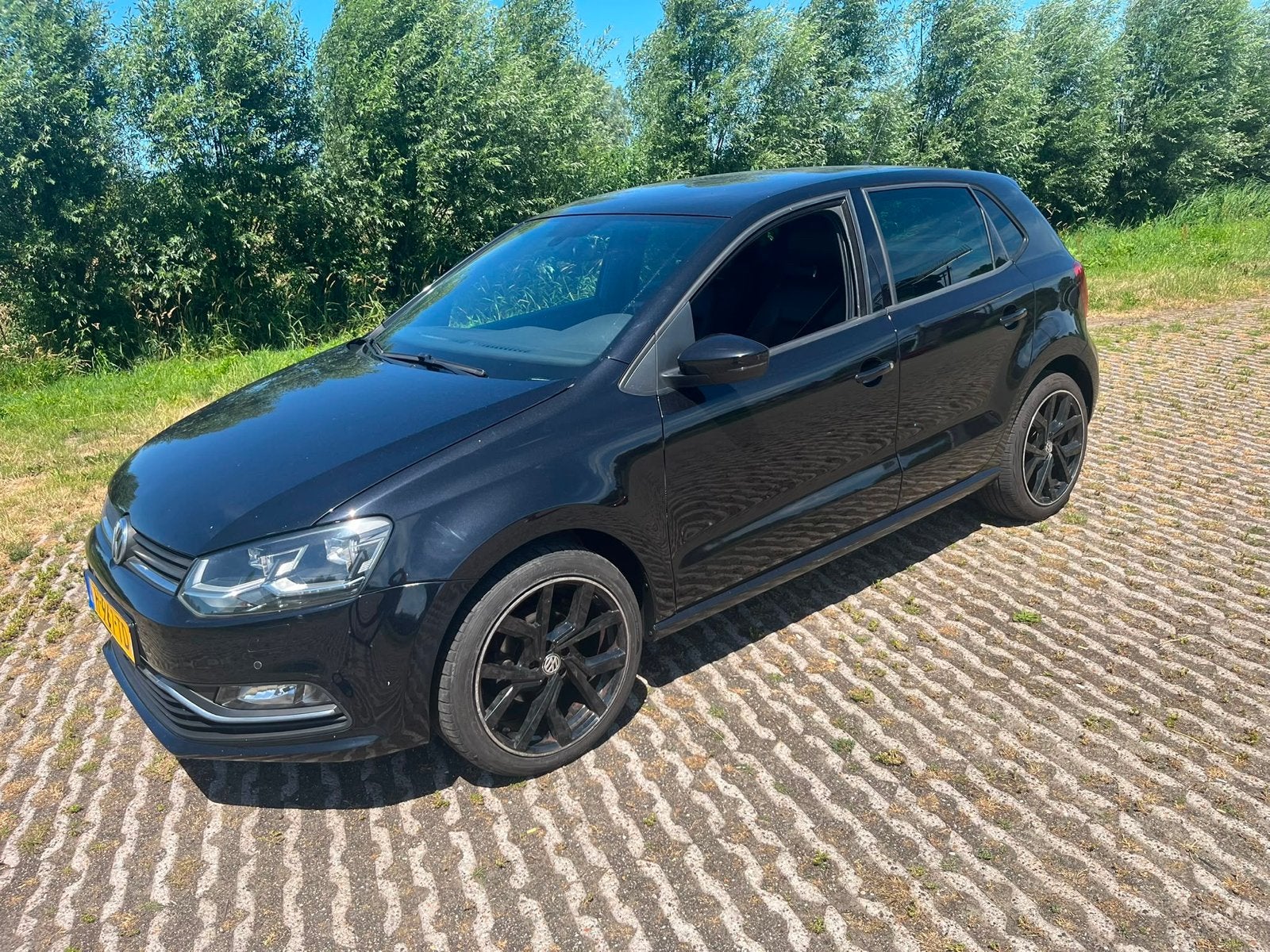 Volkswagen Polo 1.2 TSI 66KW 2015 Zwart, Auto's, Volkswagen, 40 €/maand, Euro 6, 4 cilinders, Leder en Stof
