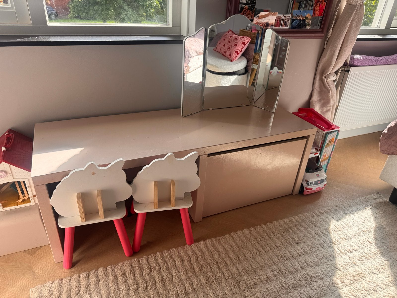 Kinderbureau met opbergruimte en speelbak, Ophalen, Gebruikt, Tafel(s)