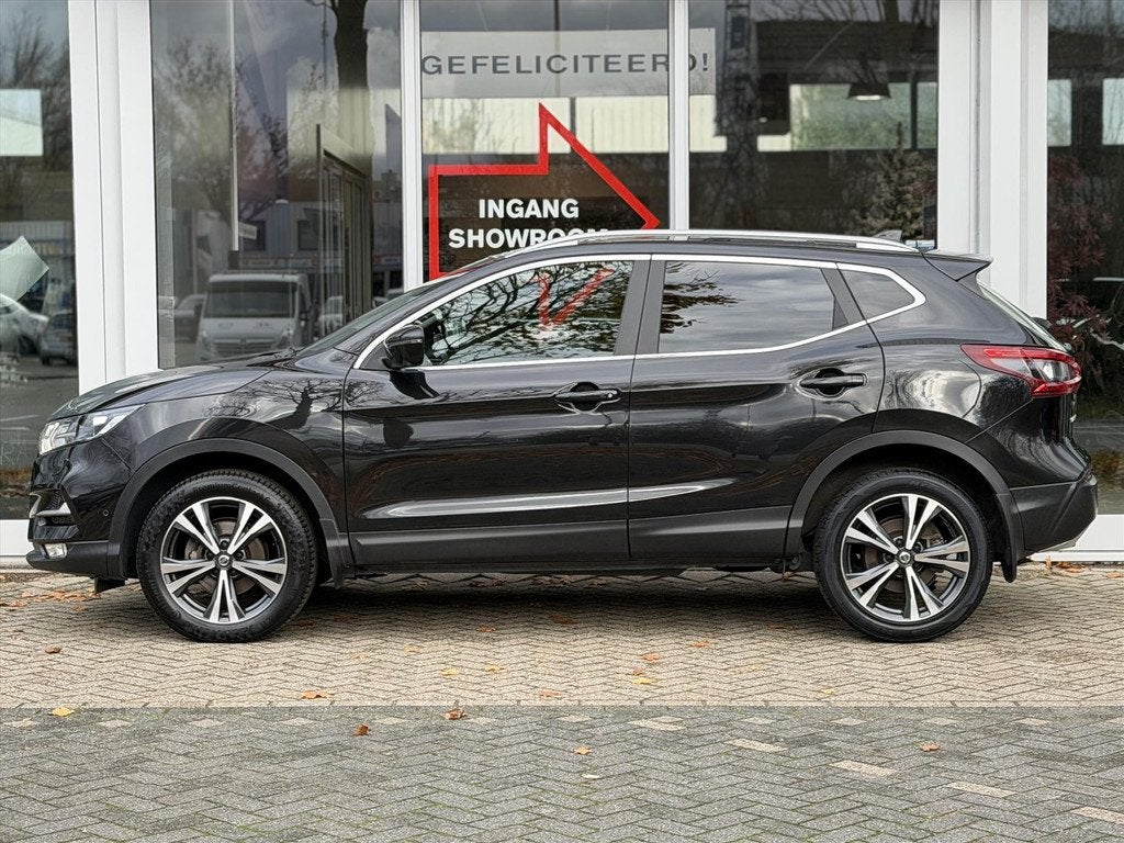 Nissan Qashqai 1.2 DIG-T 115pk N-Connecta | Panoramadak | Na, Gebruikt, 4 cilinders, 116 pk, Zwart