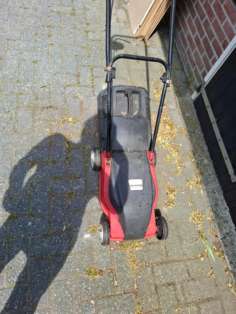 Elektrische grasmaaier - Compact en gebruiksvriendelijk, Tuin en Terras, Grasmaaiers, Ophalen, Cirkelmaaier, Gebruikt, Elektrische grasmaaier