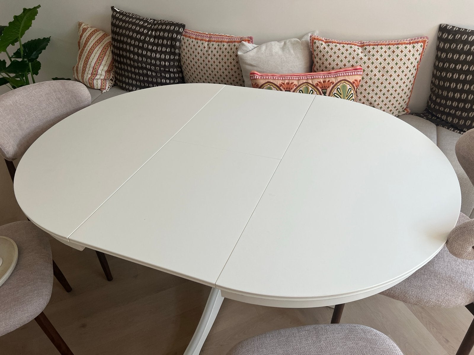 Uitschuifbare ovale eettafel - Wit, Huis en Inrichting, Ophalen, Overige materialen, Gebruikt, 100 tot 150 cm