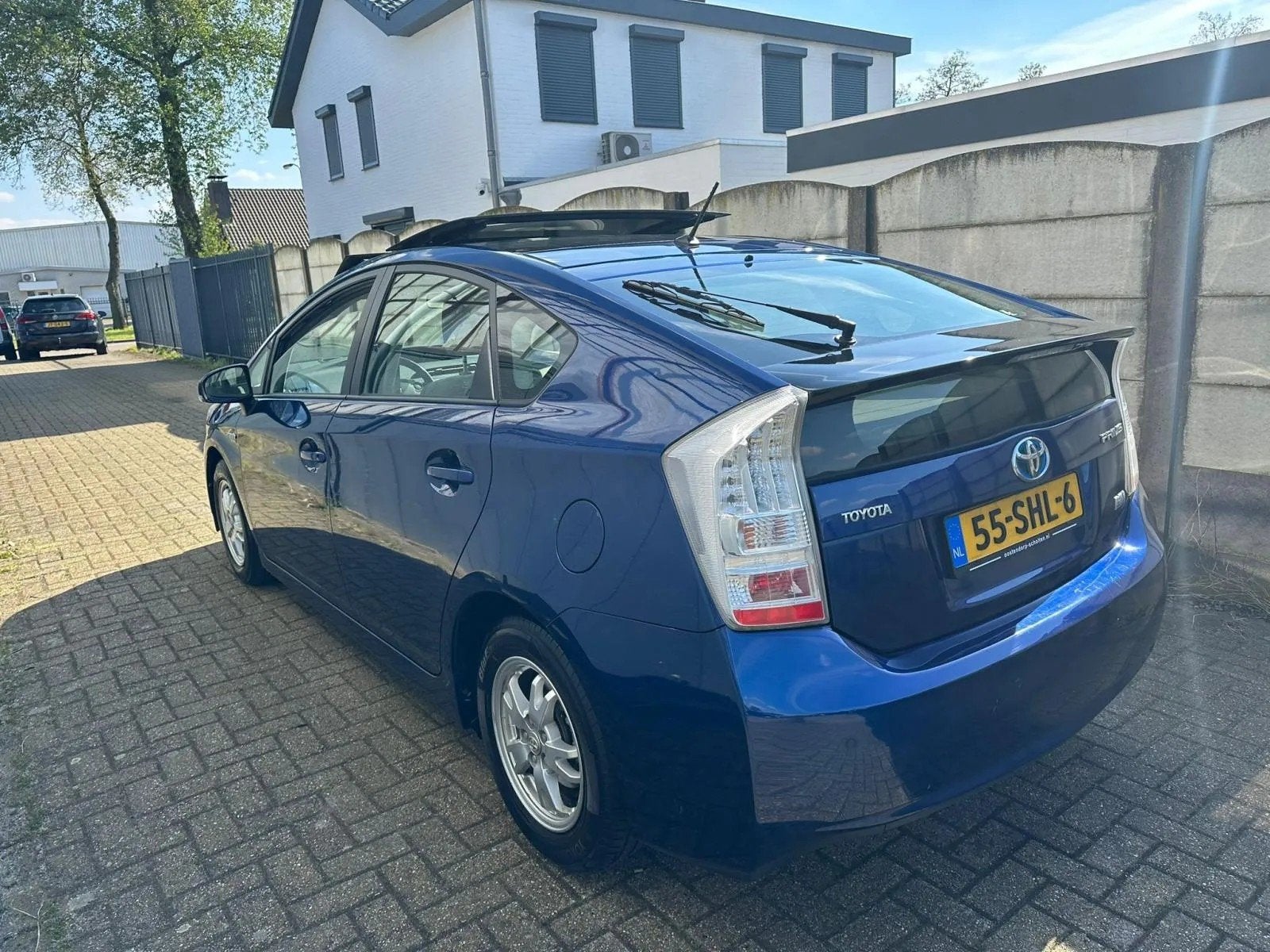 Toyota Prius 1.8 Dynamic PANO/ CLIMA/ SOLAR/ LM VELGEN!, Auto's, Verwarmde buitenspiegels, Gebruikt, Zwart, 4 cilinders