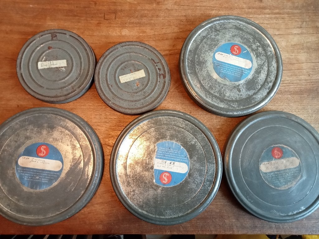 6 rollen film in blikken dozen ( dubbel 8 denk ik ), Verzenden, 1940 tot 1960, Overige typen