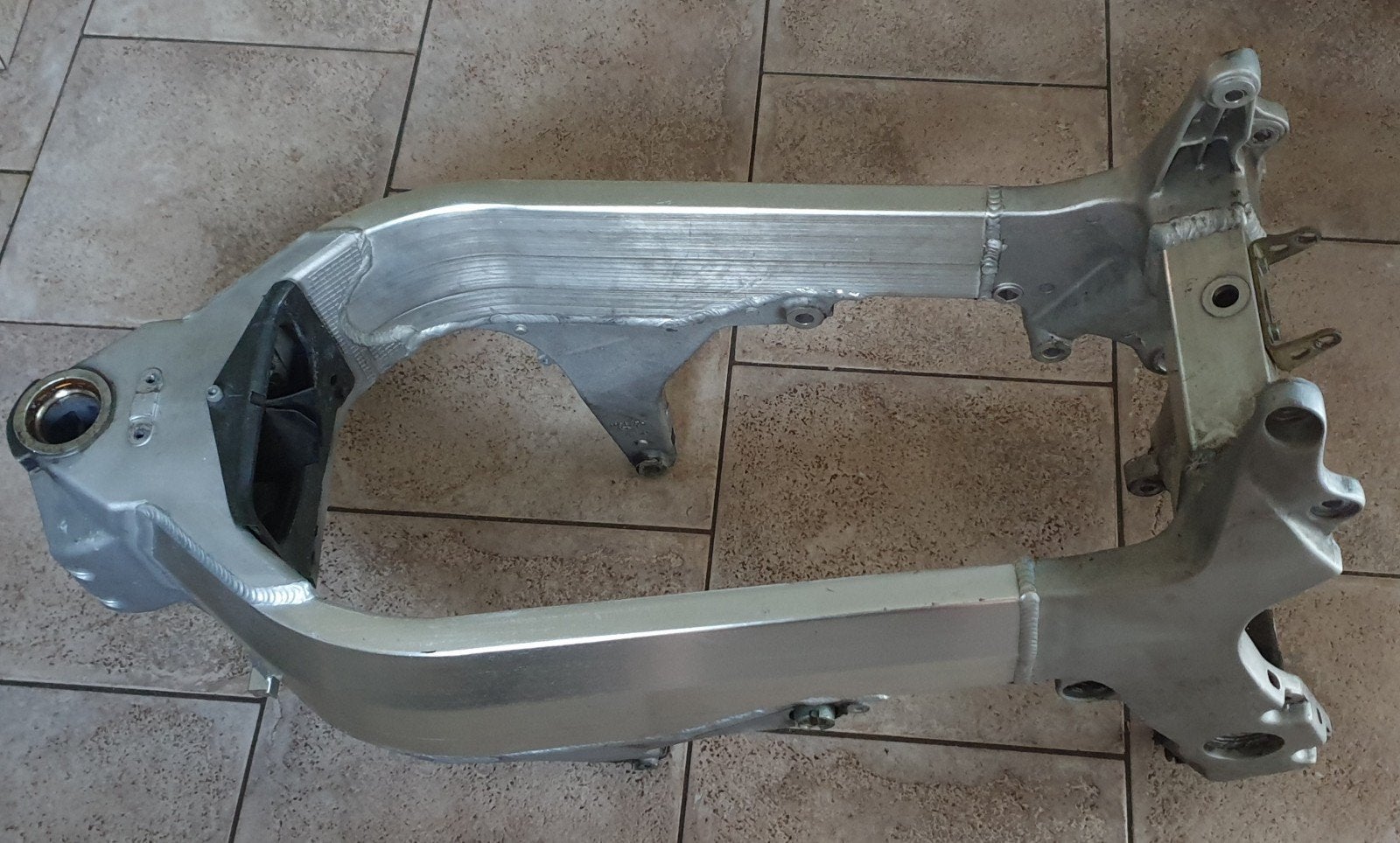 Honda vtr1000sp1 sp1 sp 1 frame met kenteken.

Compleet Ned, Ophalen
